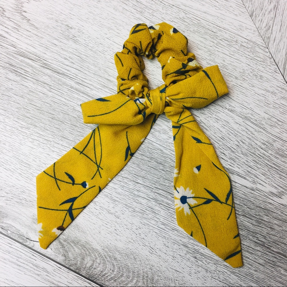 NEW ARRIVAL | Bow Scrunchie 1 for $12, 2 for $18 - Picture 8 of 8